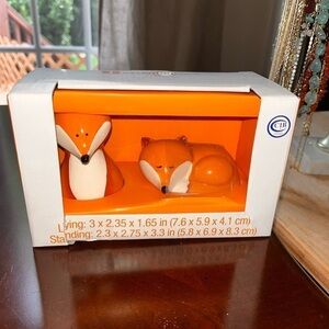 Foxes set of salt and pepper shakers vintage unused Fox set of salt and pepper